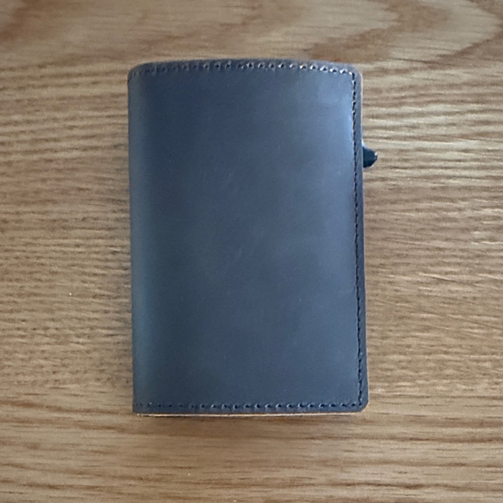 SIMPL Wallet w/ airtag holder